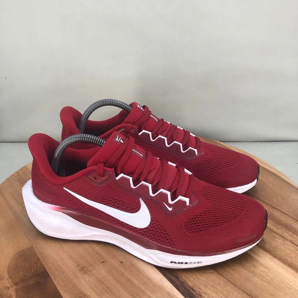 Nike Men's Red & White Athletic Running Shoes